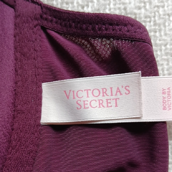 Victoria's Secret Purple Underwire Bra Smooth Molded Cups - Picture 2 of 8